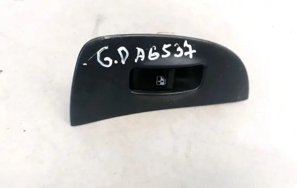 Hyundai Elantra Electric window control switch 935822D200 93582-2D200