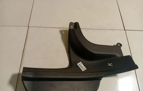 Hyundai i30 Rear sill trim cover 858752R000