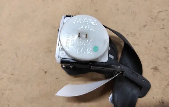 Middle seatbelt (rear)