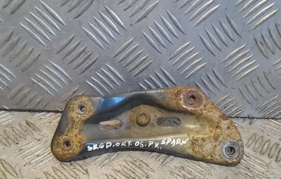 Skoda Octavia Mk2 (1Z) Fender mounting bracket 1Z0810679