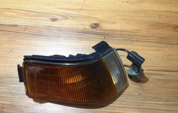 Mazda 323 Front indicator light