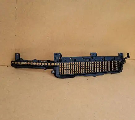 Land Rover Defender Front bumper lower grill L8B217F791A