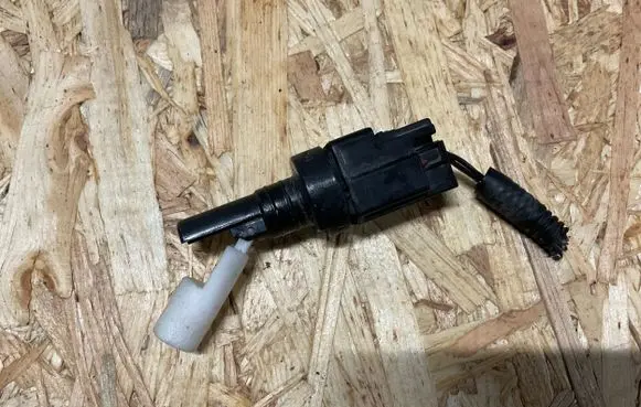 Volvo V50 Windshield washer fluid level sensor 0023935