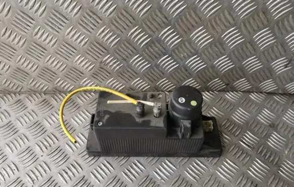 Mercedes-Benz E W210 Central locking vacuum pump 0132006338 2108000048