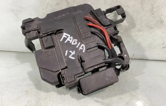 Skoda Fabia Mk2 (5J) Fuse module 6r0915345e