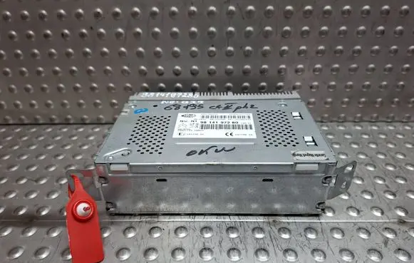 Radio/CD/DVD/GPS head unit