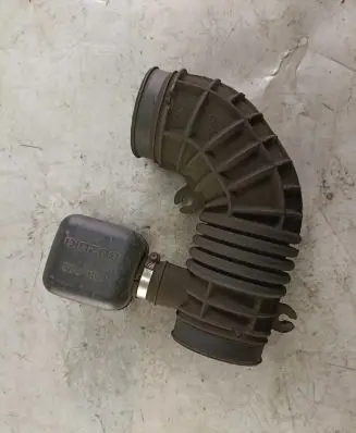 Suzuki Grand Vitara I Air intake hose/pipe 65DR02