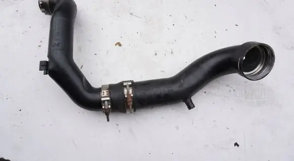BMW 5 F10 F11 Intercooler hose/pipe 13717582314