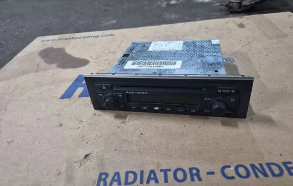 Audi A4 S4 B7 8E 8H Radio/CD/DVD/GPS head unit 8E0035186D