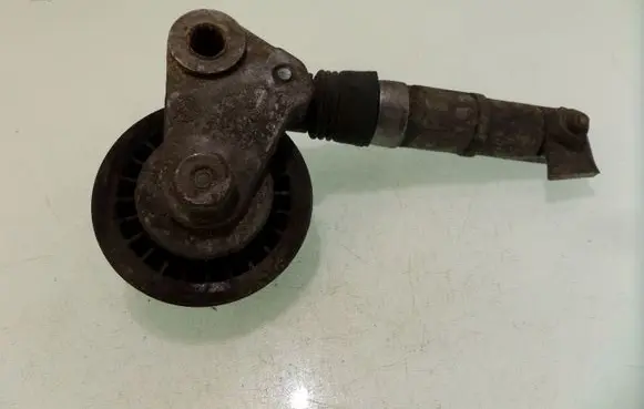 Volkswagen PASSAT B5.5 Generator/alternator belt tensioner 038115283A