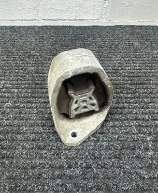 Engine mount bracket