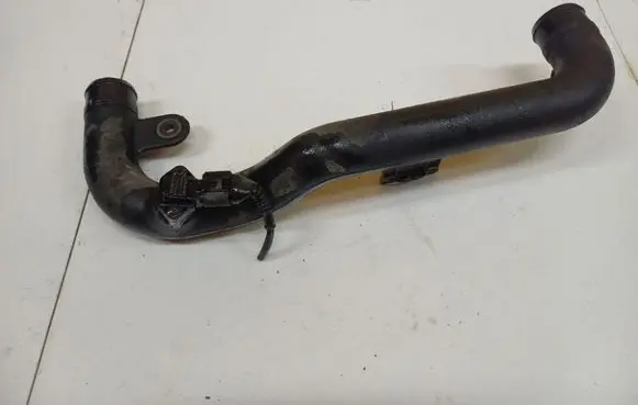 Volkswagen PASSAT B5 Intercooler hose/pipe 