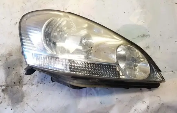 Toyota Avensis Verso Headlight/headlamp