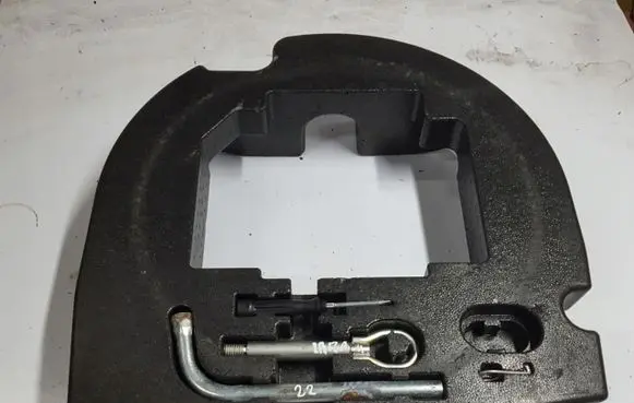 Seat Ibiza IV (6J,6P) Towing hook eye 