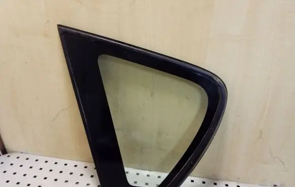 Toyota Corolla Verso E121 Rear side window