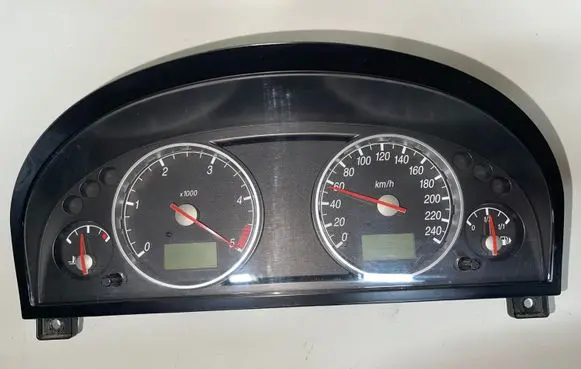 Ford Mondeo MK II Speedometer (instrument cluster) 1S7F108412
