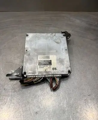 Toyota Avensis T250 Engine control unit/module 2750009401 8966105860 MB2750009401