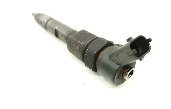 Volkswagen Golf I Fuel injector 8200100272 0445110110B