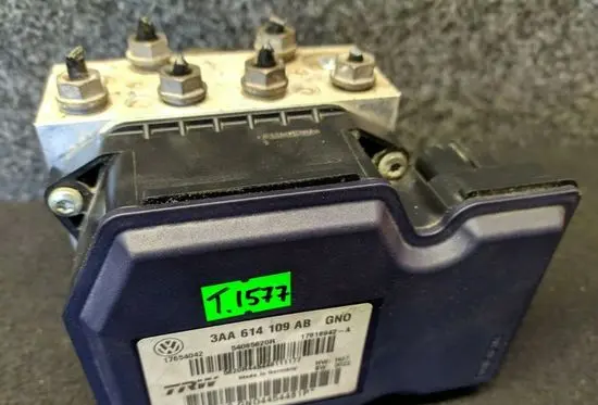 Volkswagen PASSAT B7 ABS Pump 3AA614109AB