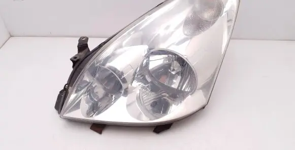 Toyota Corolla Verso AR10 Headlight/headlamp