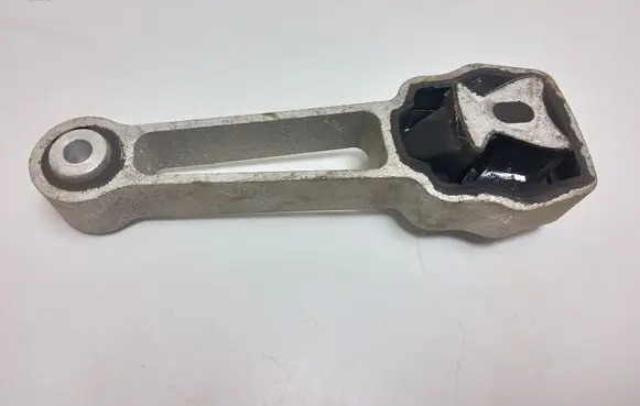 Volvo S60 Engine mount bracket 30793322