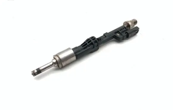 BMW X3 F25 Fuel injector 7597870 13647597870
