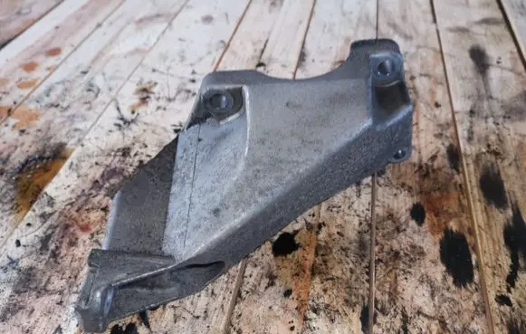 Audi A4 S4 B6 8E 8H Engine mounting bracket 8E0199307A
