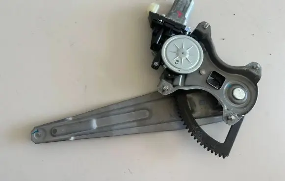 Hyundai i20 (PB PBT) Rear door window regulator motor 988201J100 221004670