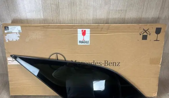Mercedes-Benz GLE W167 Rear vent window glass A1676708400 1676708400