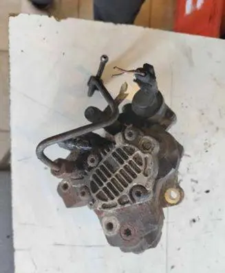Opel Vivaro Fuel injection high pressure pump