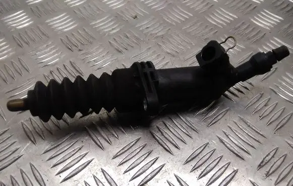 Clutch slave cylinder