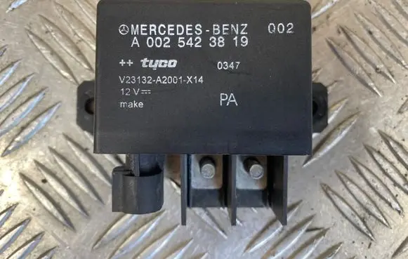 Mercedes-Benz E W211 Charging relay A0025423819 0347 V23132A2001X14