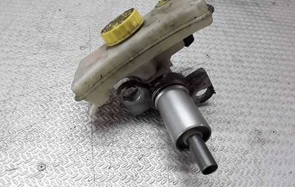 Volkswagen PASSAT B5.5 Master brake cylinder 8E0611301E