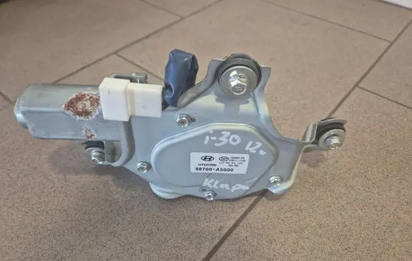 Hyundai i30 Rear window wiper motor 98700A5000