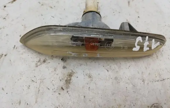 BMW 5 E60 E61 Front fender indicator light E130644