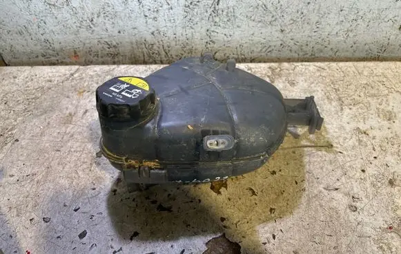 Volvo XC40 Coolant expansion tank/reservoir 31686047 8888481855