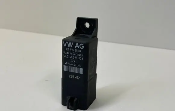 Audi A3 S3 A3 Sportback 8P Glow plug pre-heat relay 038907281D
