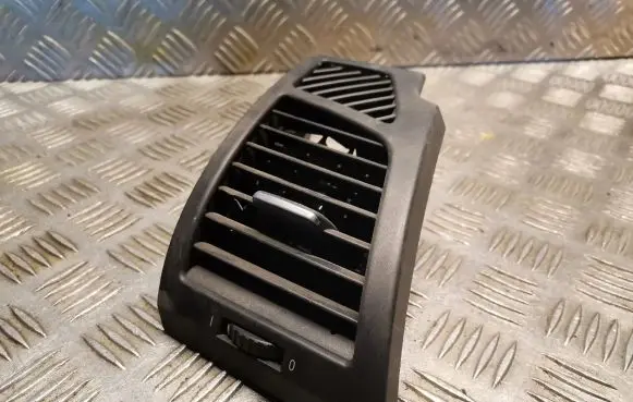 BMW 1 E81 E87 Dashboard air vent grill cover trim 7059188