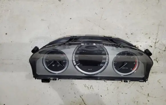 Mercedes-Benz GLK (X204) Speedometer (instrument cluster) A2044400311