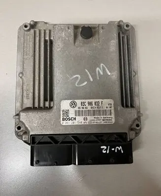 Volkswagen Touran I Engine control unit/module 03C906032F 03C906032 0261201540