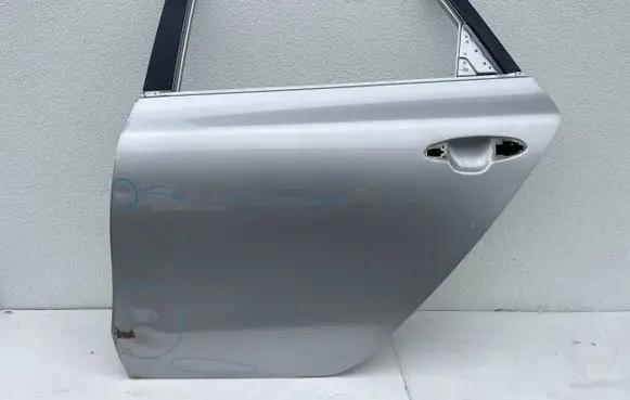 KIA Ceed Rear door