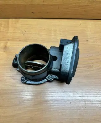 BMW 5 E60 E61 Throttle valve 7804373