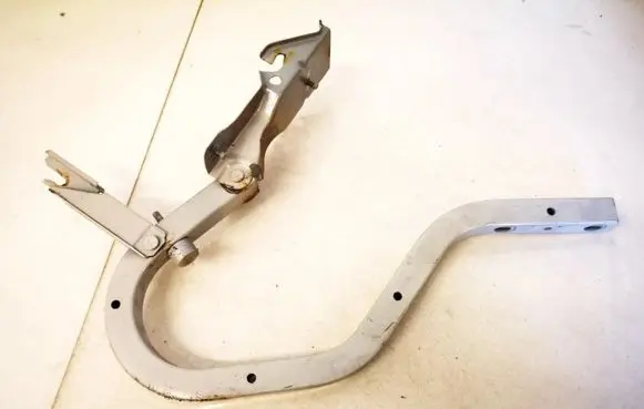 Mazda 626 Tailgate/trunk/boot hinge