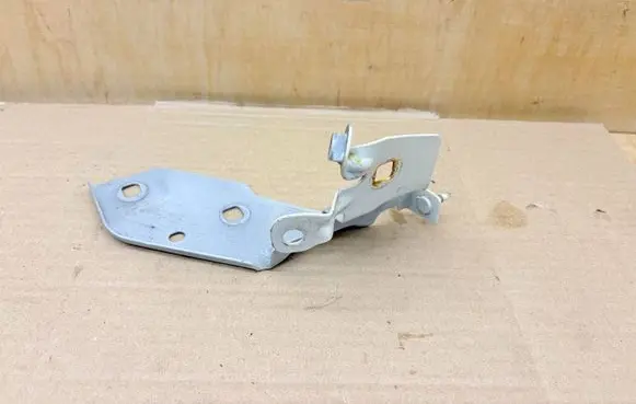 Renault Captur Fender mounting bracket 620439328