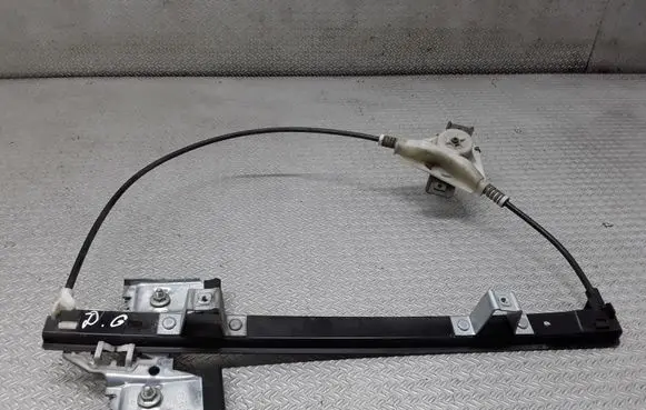 Rear door manual window regulator