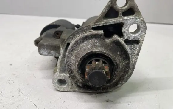 Volkswagen Golf IV Starter motor 020911023F