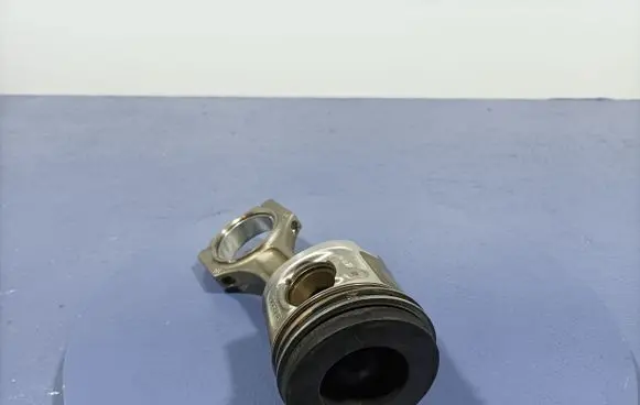 BMW X1 E84 Piston 7810825