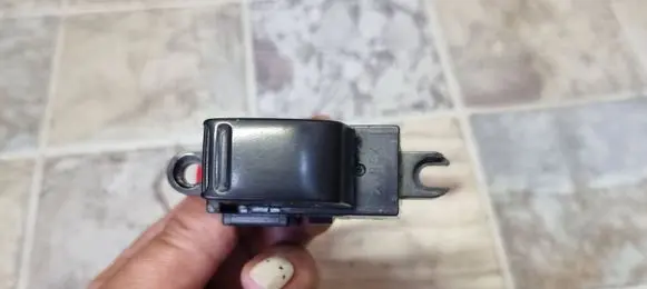 Nissan Primera Electric window control switch 25411AV600 081205N1 C8DD705N