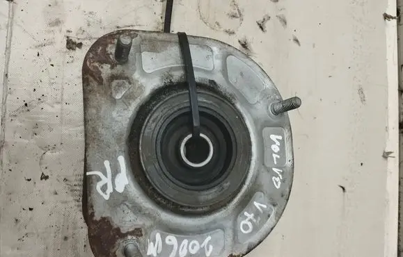 Volvo V70 Front upper strut mount 