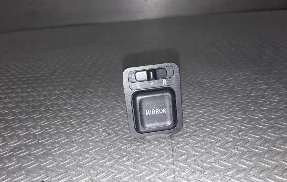 Honda CR-V Wing mirror switch S9AJ011M1